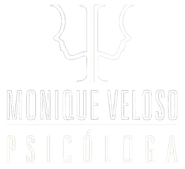 logo monique veloso sem fundo branco